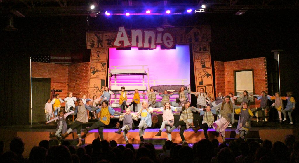 The Orphans in the Annie 2014 productions dancing during the song "Fully Dressed."